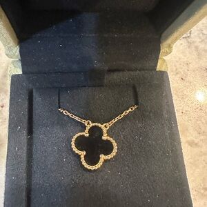 AUTHENTIC w/ COA Van Cleef & Arpels 18k Gold w/ Alhambra Black Onyx pendant